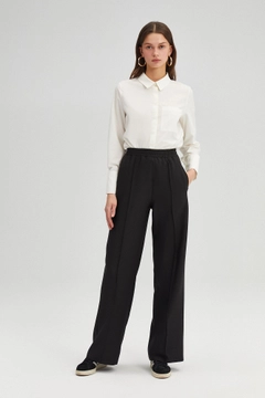 A wholesale clothing model wears TOU10359 - Ribbed Crepe Trousers - Black, Turkish wholesale Pants of Touche Prive