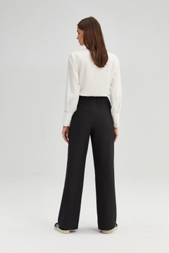 A wholesale clothing model wears TOU10359 - Ribbed Crepe Trousers - Black, Turkish wholesale Pants of Touche Prive