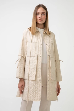 A wholesale clothing model wears TOU10398 - Quilted Thin Jacket - Beige, Turkish wholesale Jacket of Touche Prive