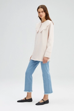 Ein Bekleidungsmodell aus dem Großhandel trägt TOU11000 - Wide Collar Knit Tunic - Baby Pink, türkischer Großhandel Tunika von Touche Prive