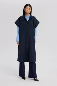 Ein Bekleidungsmodell aus dem Großhandel trägt tou12519-hooded-waiscoat-blue, türkischer Großhandel Weste von Touche Prive