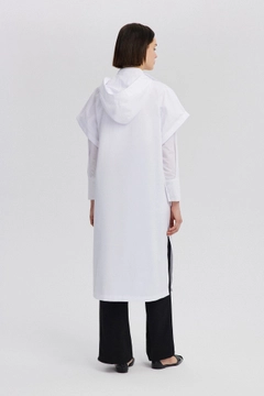 A wholesale clothing model wears tou12532-hooded-waiscoat-white, Turkish wholesale Vest of Touche Prive