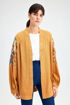 A wholesale clothing model wears tou12253-kimono-with-embroidery-cinnamon, Turkish wholesale Kimono of Touche Prive