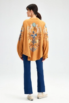 A wholesale clothing model wears tou12253-kimono-with-embroidery-cinnamon, Turkish wholesale Kimono of Touche Prive