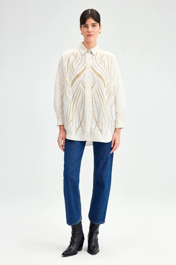 Veleprodajni model oblačil nosi  Vezena srajca iz mešanice lanu - krem
, turška veleprodaja Majica od Touche Prive