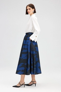 A wholesale clothing model wears tou12367-patterned-satin-skirt-navy-blue, Turkish wholesale Skirt of Touche Prive