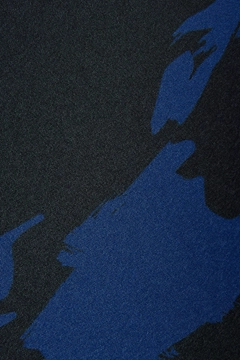 Een kledingmodel uit de groothandel draagt tou12367-patterned-satin-skirt-navy-blue, Turkse groothandel Rok van Touche Prive