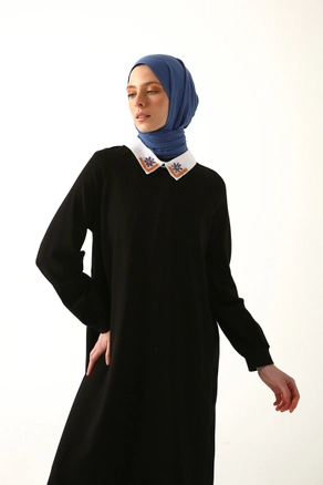 A model wears 45802 - A CUT CREPE TUNIC, wholesale Tunic of Touche Prive to display at Lonca