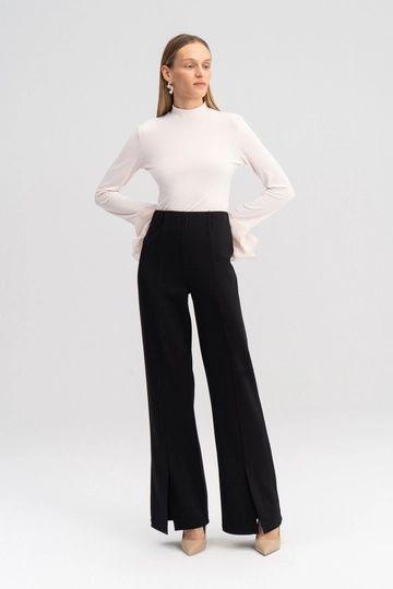 Una modella di abbigliamento all'ingrosso indossa  PANTALONE ACCIAIO CON SPACCO
, vendita all'ingrosso turca di Pantaloni di Touche Prive