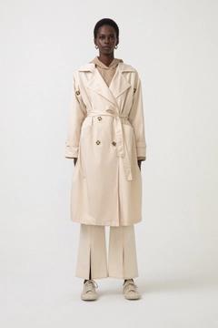 A wholesale clothing model wears 45951 - Double Breasted RELAX THIN TRENCH COAT, Turkish wholesale Trenchcoat of Touche Prive