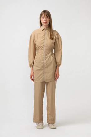 A model wears 46025 - THIN JACKET WITH ZIPPER DETAIL, wholesale Jacket of Touche Prive to display at Lonca