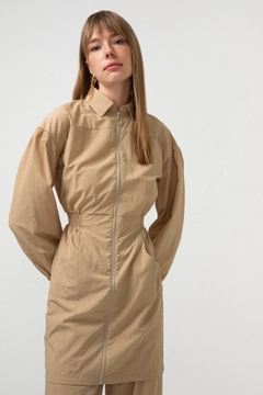 Ein Bekleidungsmodell aus dem Großhandel trägt 46025 - THIN JACKET WITH ZIPPER DETAIL, türkischer Großhandel Jacke von Touche Prive