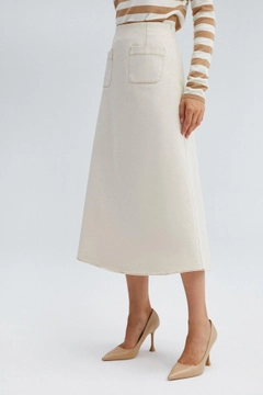 Una modella di abbigliamento all'ingrosso indossa 31311 - Pocket Detailed Denim Skirt, vendita all'ingrosso turca di Giacca di Touche Prive