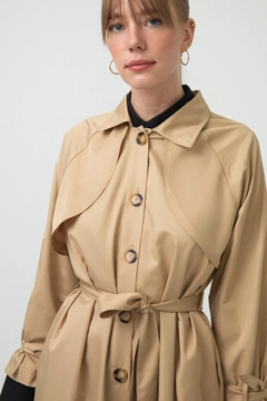 A wholesale clothing model wears 31457 - Relax Trenchcoat, Turkish wholesale Trenchcoat of Touche Prive