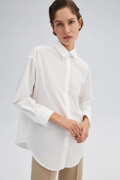 Hurtowa modelka nosi 32654 - Button Detailed Poplin Shirt, turecka hurtownia Koszula firmy Touche Prive