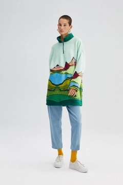 Ένα μοντέλο χονδρικής πώλησης ρούχων φοράει 32896 - Patterned Plush Sweatshirt, τούρκικο Φούτερ χονδρικής πώλησης από Touche Prive