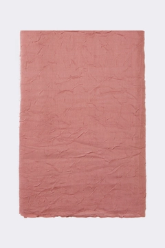 Ένα μοντέλο χονδρικής πώλησης ρούχων φοράει 33897 - Bamboo Shawl - Pink, τούρκικο Σάλι χονδρικής πώλησης από Touche Prive