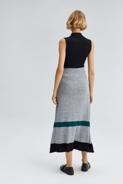 Hurtowa modelka nosi 33944 - Striped Knitting Skirt, turecka hurtownia Spódnica firmy Touche Prive