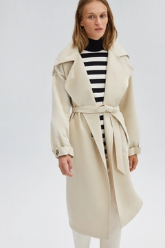 A wholesale clothing model wears 33916 - Double Breasted Trenchcoat, Turkish wholesale Trenchcoat of Touche Prive
