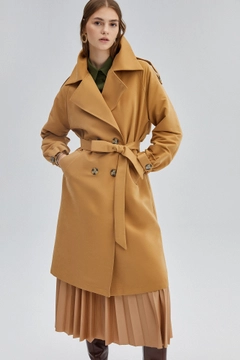 A wholesale clothing model wears 33917 - Double Breasted Trenchcoat, Turkish wholesale Trenchcoat of Touche Prive