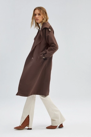 A model wears 33918 - Double Breasted Trenchcoat, wholesale undefined of Touche Prive to display at Lonca