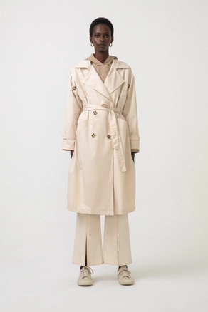 A model wears 33920 - Double Breasted Relax Windbreaker, wholesale Trenchcoat of Touche Prive to display at Lonca