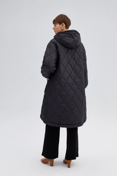 عارض ملابس بالجملة يرتدي 33924 - Quilted Long Coat، تركي بالجملة معطف من Touche Prive