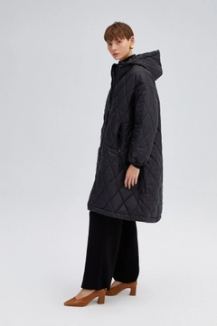 A wholesale clothing model wears 33924 - Quilted Long Coat, Turkish wholesale Coat of Touche Prive