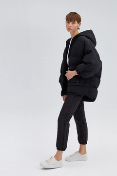 عارض ملابس بالجملة يرتدي 33933 - Hooded Oversize Puffer Jacket، تركي بالجملة معطف من Touche Prive