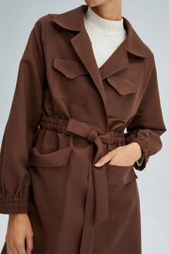 A wholesale clothing model wears 34012 - Elastic Waisted Trenchcoat, Turkish wholesale Trenchcoat of Touche Prive