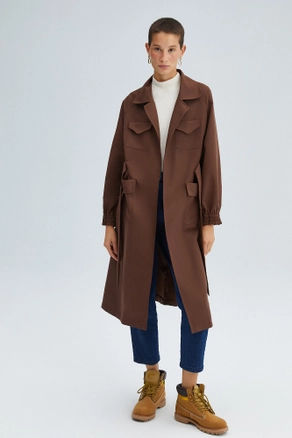 A model wears 34012 - Elastic Waisted Trenchcoat, wholesale Trenchcoat of Touche Prive to display at Lonca