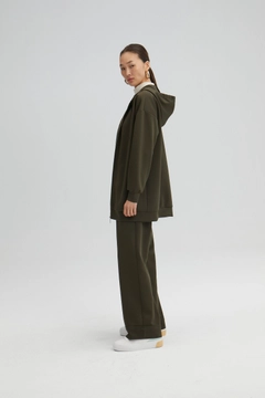 Ein Bekleidungsmodell aus dem Großhandel trägt 34025 - Sweatshirt Trousers Scuba Set, türkischer Großhandel Anzug von Touche Prive