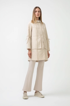Een kledingmodel uit de groothandel draagt 34154 - Quilted Thin Jacket, Turkse groothandel Jasje van Touche Prive