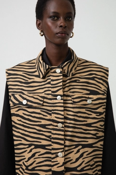 Hurtowa modelka nosi 34246 - Zebra Vest, turecka hurtownia Kamizelka firmy Touche Prive
