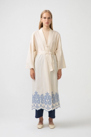 A model wears 34211 - Embroidered Linen Kimono, wholesale undefined of Touche Prive to display at Lonca