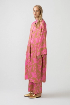 Hurtowa modelka nosi 34395 - Flowered Satin Kimono, turecka hurtownia Kimono firmy Touche Prive