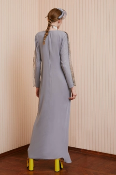 Een kledingmodel uit de groothandel draagt 34402 - Pearl Dress, Turkse groothandel Jurk van Touche Prive