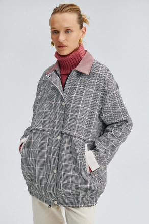 A model wears 34543 - Plaid Jacket With Velvet Collar, wholesale Jacket of Touche Prive to display at Lonca