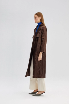 A wholesale clothing model wears 34552 - Belted Trenchcoat, Turkish wholesale Trenchcoat of Touche Prive