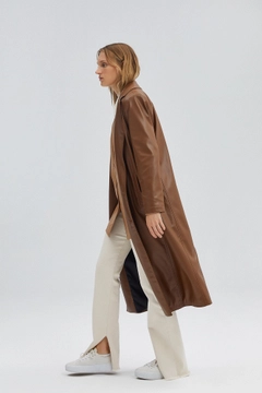 A wholesale clothing model wears 34564 - Faux Leather Trenchcoat, Turkish wholesale Trenchcoat of Touche Prive