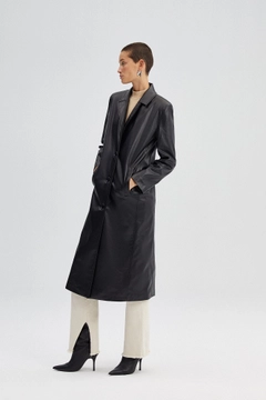 عارض ملابس بالجملة يرتدي 34565 - Faux Leather Trenchcoat، تركي بالجملة معطف الخندق من Touche Prive