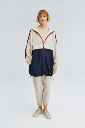 A model wears 34571 - Multicolored Windbreaker, wholesale undefined of Touche Prive to display at Lonca