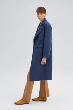 Una modelo de ropa al por mayor lleva 34589 - Double Breasted Fleece Coat, Abrigo turco al por mayor de Touche Prive