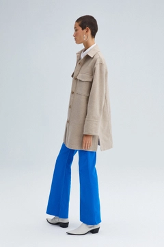 Een kledingmodel uit de groothandel draagt 34590 - Pocket Detailed Fleece Jacket, Turkse groothandel Jasje van Touche Prive