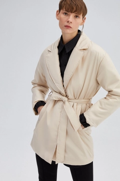 Ένα μοντέλο χονδρικής πώλησης ρούχων φοράει 34592 - Oversize Puffer Jacket, τούρκικο Μπουφάν χονδρικής πώλησης από Touche Prive