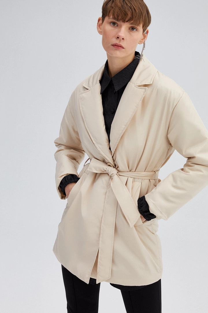 Ein Bekleidungsmodell aus dem Großhandel trägt 34592 - Oversize Puffer Jacket, türkischer Großhandel Jacke von Touche Prive
