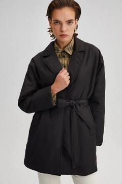 Una modelo de ropa al por mayor lleva 34593 - Oversize Puffer Jacket, Chaqueta turco al por mayor de Touche Prive