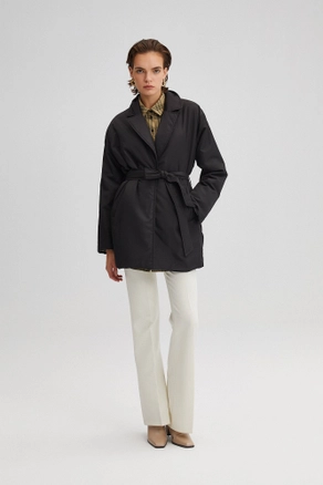 A model wears 34593 - Oversize Puffer Jacket, wholesale undefined of Touche Prive to display at Lonca