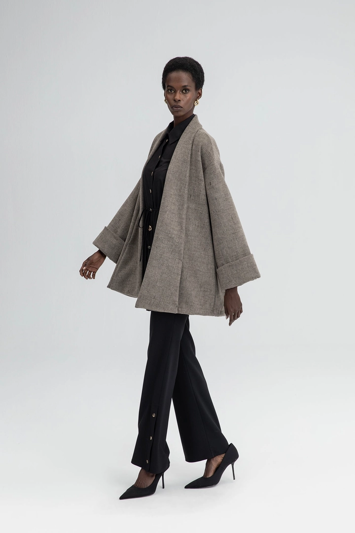 Una modelo de ropa al por mayor lleva 34504 - Shawl Collar Fleece Coat, Abrigo turco al por mayor de Touche Prive