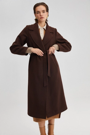 A model wears 34505 - Belted Fleece Coat, wholesale Coat of Touche Prive to display at Lonca
